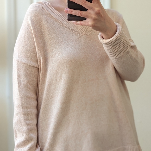 LOFT Cut out V neck sweater - Picture 5 of 5